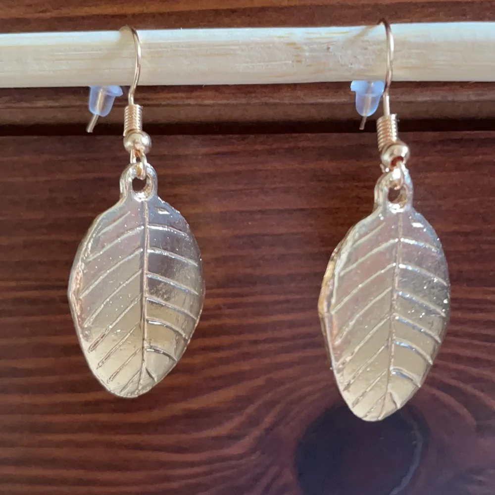 Leaf gold dangle earrings